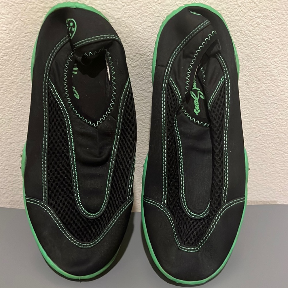 Unisex Water Shoes Women’s Size 5 Perfect for Beach, Pool, or Lake…